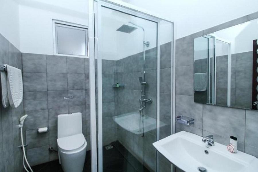 Oyo Kings Hotel Katunayaka Εξωτερικό φωτογραφία